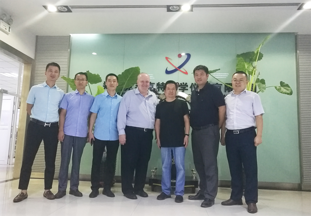 ���R�����I(l��ng)��(d��o)�c���{��ؓ(f��)؟(z��)�˺�Ӱ