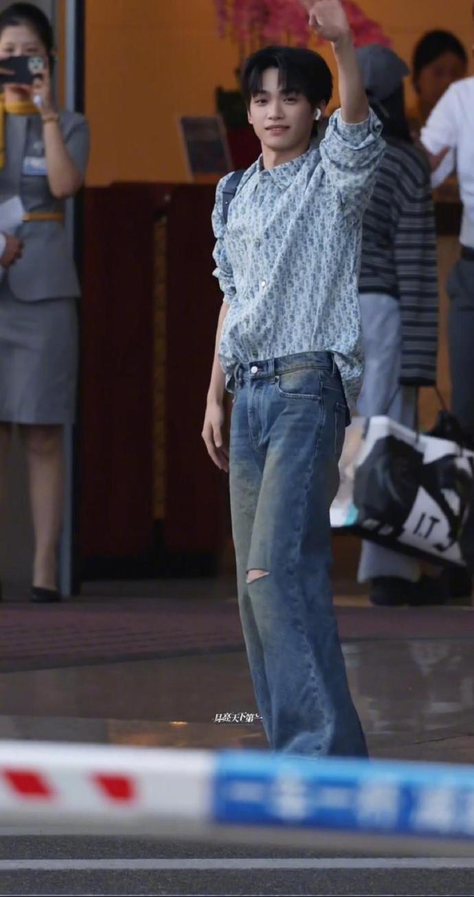 梓渝出發(fā)常州音樂節(jié)路透/芒果體育