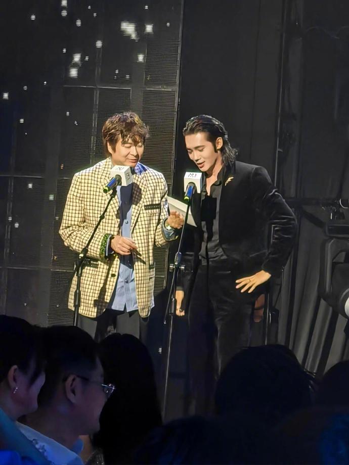 于適ELLE晚宴/芒果體育